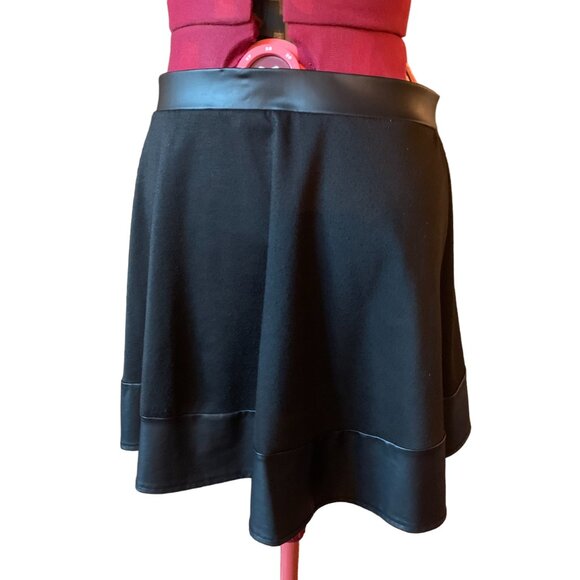 JOE B - A-Line Black Mini Skirt - faux leather details - X-large - Picture 6 of 8